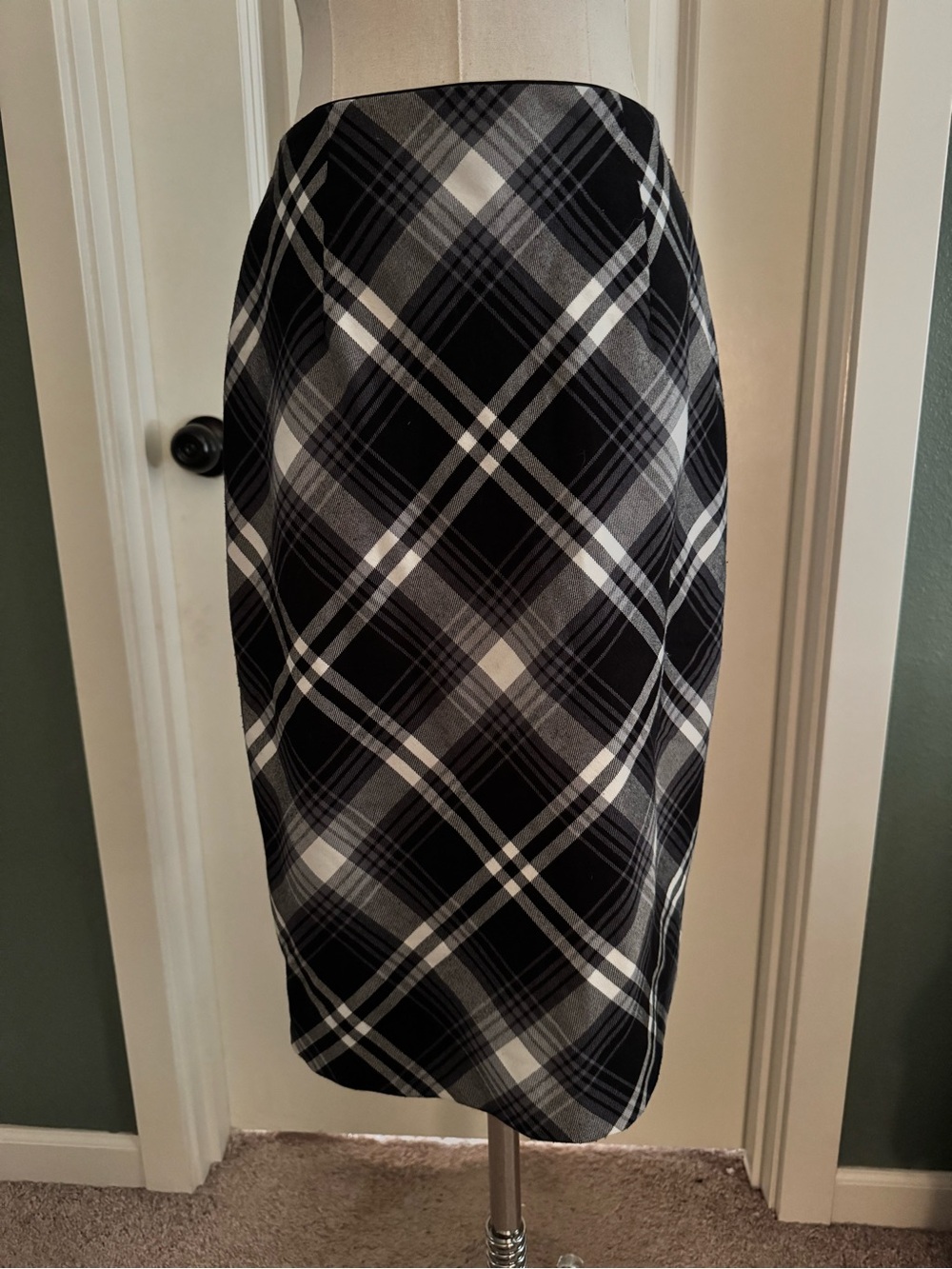 White House Black Market Black & White Plaid Pencil Skirt